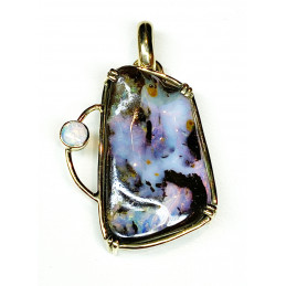 Black opale 18 ct gold pendant